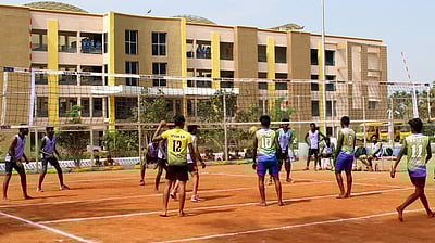 சேலம் பொறியியல் கல்லூரியில் மண்டல கைப்பந்து போட்டி