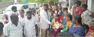 சாத்தான்குளம் பகுதியில் காங்கிரஸ் வேட்பாளா் தீவிர பிரசாரம்