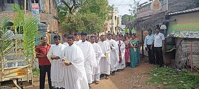 சாத்தான்குளத்தில் குருத்தோலை ஞாயிறு பவனி