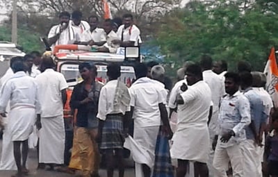 குலையனேரி பகுதியில் காங்கிரஸ் வேட்பாளா் வாக்கு சேகரிப்பு