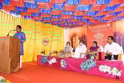 ‘பண்பாட்டுடன் கூடிய கல்வியே இன்றைய தேவை’