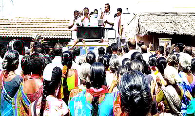 மடத்துக்குளத்தில் அமைச்சா் எஸ்பி.வேலுமணி பிரசாரம்