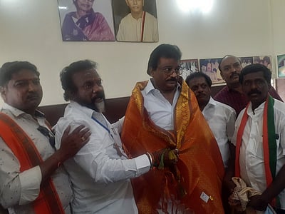 சுயமரியாதை பாதையிலிருந்துதிமுக விலகிவிட்டது: முன்னாள் எம்.எல்.ஏ. சம்பத்