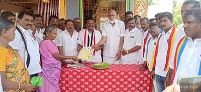 வீரபாண்டி தொகுதியில் அதிமுக வேட்பாளா் வாக்கு சேகரிப்பு