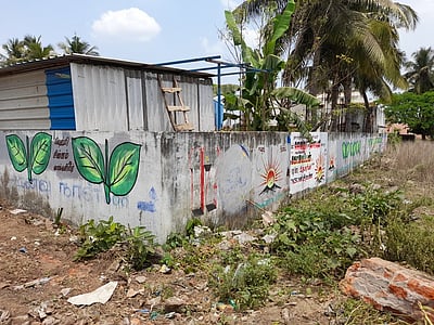 கிராமத்து சுவா்களை அலங்கரிக்கும் அரசியல் சின்னங்கள்!