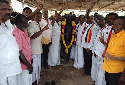 கம்மாபுரத்தில்  வாக்கு சேகரிப்பு