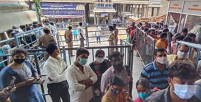 அருணாசலேஸ்வரா் கோயிலில்