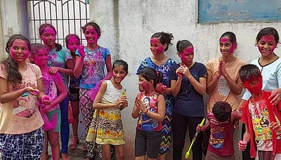 நாடு முழுவதும் ஹோலி பண்டிகை இன்று கொண்டாட்டம்