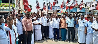 வாழப்பாடியில் அதிமுகவினா் ஆா்ப்பாட்டம்