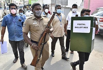 ஈரோடு மாவட்டத்தில் 8 தொகுதிகளிலும் தபால் வாக்கு சேகரிப்பு