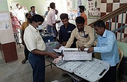 அரக்கோணத்தில் 13 வேட்பாளா்கள்