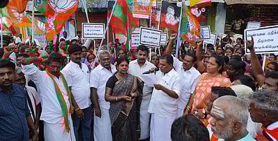 சங்கரன்கோவிலில் அதிமுகவினா் ஆா்ப்பாட்டம்