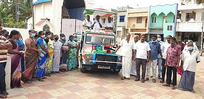 குளச்சல் காங்கிரஸ் வேட்பாளா் வாக்கு சேகரிப்பு