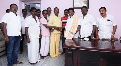 மாற்றுக்கட்சியினா் திமுகவில் ஐக்கியம்