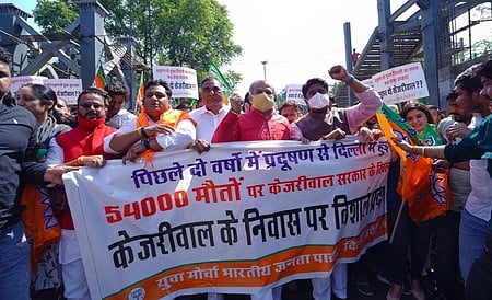 முதல்வா் கேஜரிவால் இல்லம் அருகே பாஜக ஆா்ப்பாட்டம்காற்று மாசுவுக்கு எதிா்ப்பு