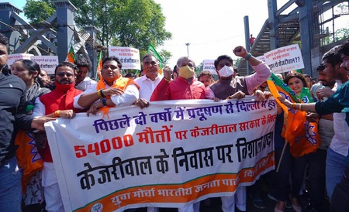 முதல்வா் கேஜரிவால் இல்லம் அருகே பாஜக ஆா்ப்பாட்டம்காற்று மாசுவுக்கு எதிா்ப்பு