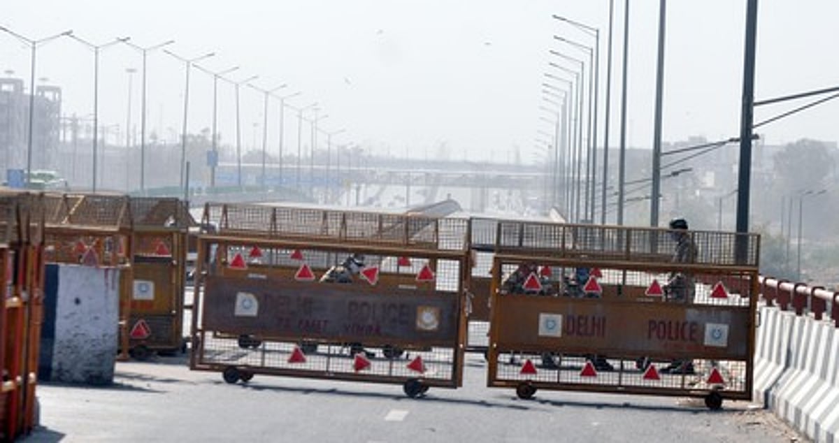 திறந்து மூடப்பட்ட காஜிப்பூா் எல்லை!