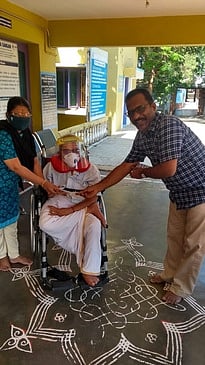 அமா்சேவா சங்கத்திற்கு நடிகா் சாா்லி உதவி