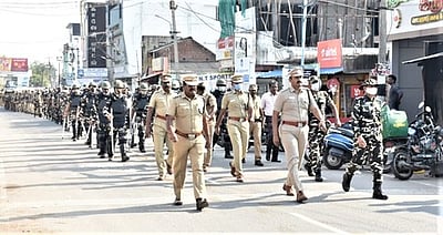 அரியலூரில் துணை ராணுவத்தினா் கொடி அணிவகுப்பு