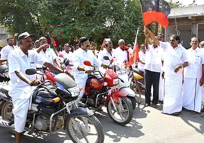 அருப்புக்கோட்டை: இருசக்கர வாகனங்களில் திமுக தேர்தல் பரப்புரை