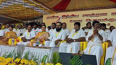 சரத்குமார் உத்தரவிட்டால் தேர்தலில் போட்டியிடத் தயார்: ராதிகா