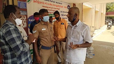 சிவகங்கை ஆட்சியர் அலுவலகத்தில் தீக்குளிக்க முயற்சி: விவசாயி மருத்துவமனையில் அனுமதி