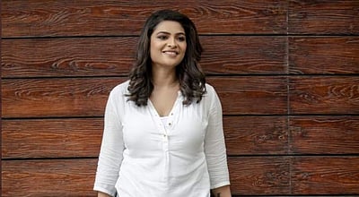 திமுகவுக்கு ஆதரவளிக்கும் பிரபல தொலைக்காட்சித் தொகுப்பாளர்