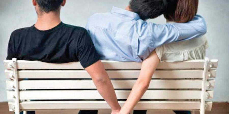 திருமணத்தை மீறிய உறவு வைத்திருக்கும் பெண்களில் 48% பேர்..? (இது ஒரு ஆய்வின் முடிவு)