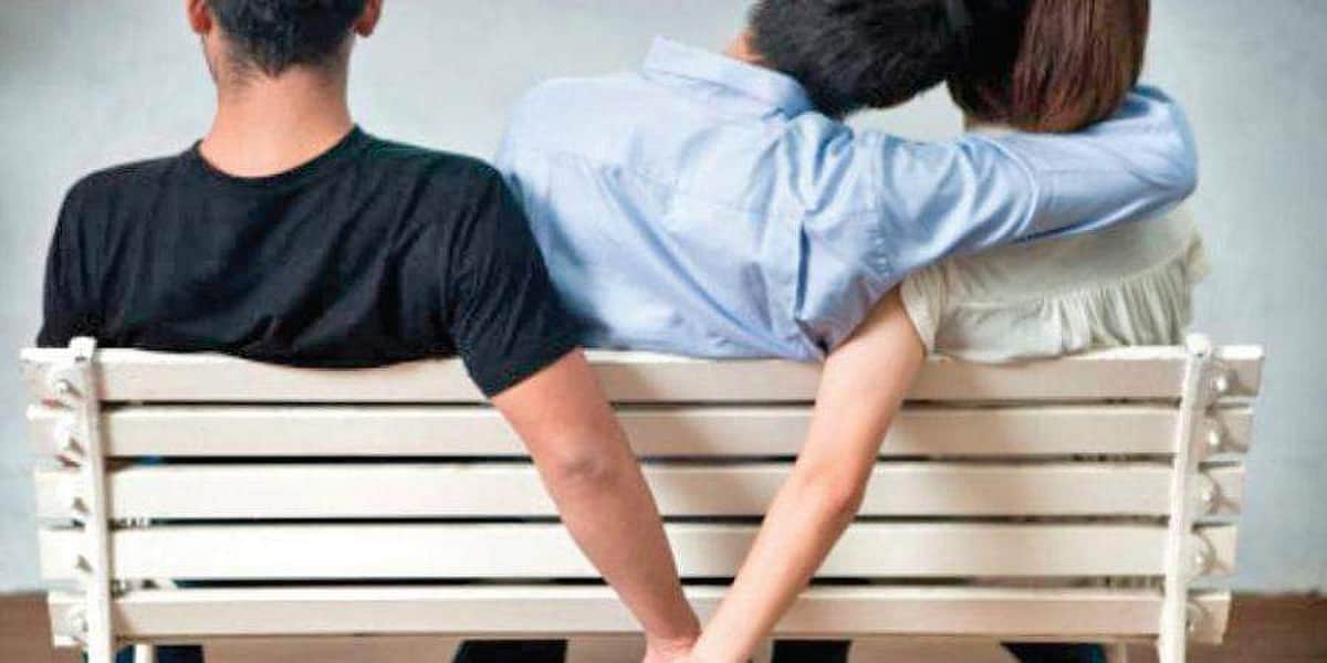 திருமணத்தை மீறிய உறவு வைத்திருக்கும் பெண்களில் 48% பேர்..? (இது ஒரு ஆய்வின் முடிவு)