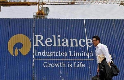 கரோனா தடுப்பூசி செலவை ஏற்கும் ரிலையன்ஸ், இன்போசிஸ்