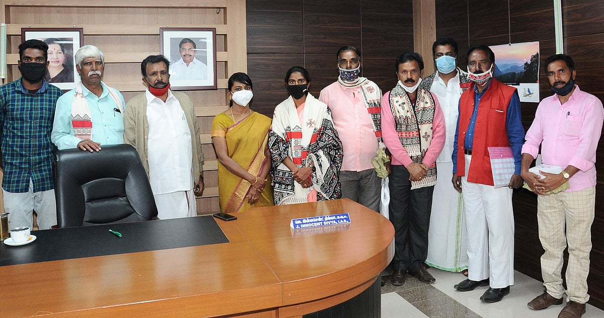 தோடரினத்தில் வழக்குரைஞராக தேர்ச்சி பெற்றுள்ள முதல் பெண் நந்தினி