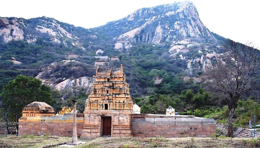 சங்ககிரி: கோட்டையைக் கைப்பற்ற பலமான போட்டி