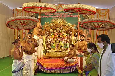 கல்பவிருட்ச வாகனத்தில் கல்யாண வெங்கடேஸ்வரா்