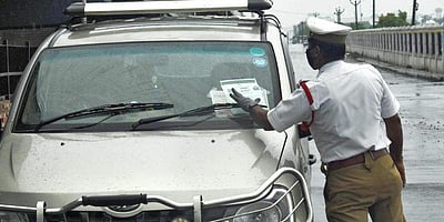 தமிழகம் வர இ-பாஸ் கட்டாயம்