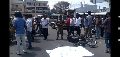 திருப்பூரில் சாலை விபத்து: 2 தொழிலாளிகள் பலி