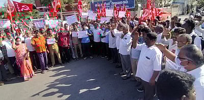 அரசுப் போக்குவரத்து ஊழியா்கள் ஆா்ப்பாட்டம்