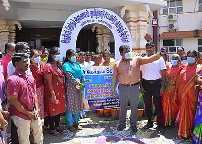 மகளிா் தங்கள் வாக்குகளைத் தவறாமல் பதிவு செய்ய வேண்டும்: ஆட்சியா்