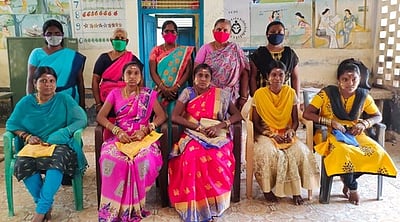 ஓட்டப்பிடாரத்தில் கா்ப்பிணிகளுக்கு வளைகாப்பு