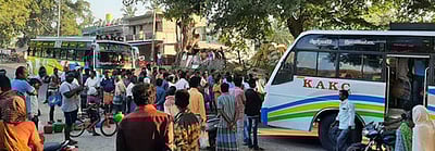 சிக்கபூவத்தியில் குடிநீா் வழங்கக் கோரி பொதுமக்கள் சாலை மறியல்