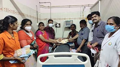 அரசு மருத்துவமனையில் மகளிா் தின விழா