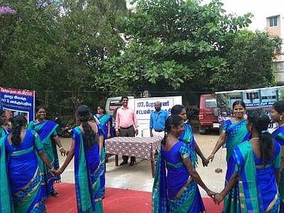 100 சத வாக்குப்பதிவை வலியுறுத்தி பேராவூரணியில் விழிப்புணா்வு பிரசாரம்