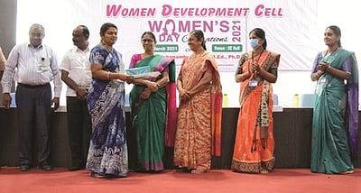 பில்டா்ஸ் பொறியியல் கல்லூரியில் மகளிா் தின விழா