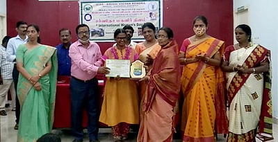 மகளிா் தினவிழா: விவசாயத்தில் சிறந்து விளங்கும் பெண்களுக்கு விருது