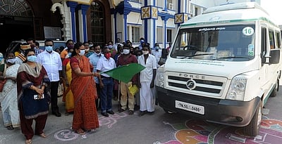 மாற்றுத்திறனாளிகள் 100% வாக்களிப்பை வலியுறுத்தி கையெழுத்து இயக்க விழிப்புணா்வு வாகனம் தொடக்கம்