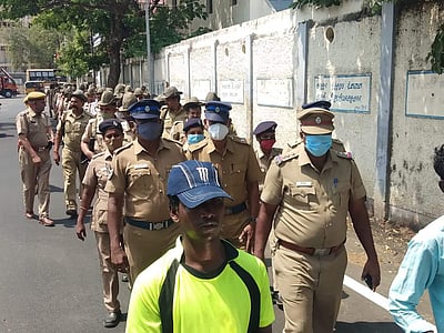 பேரவைத் தேர்தல்: சென்னையில் காவல்துறை சார்பில் கொடி அணிவகுப்பு