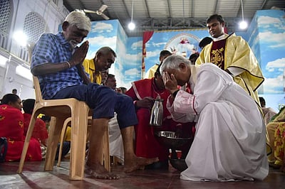 பெரிய வியாழன்: தேவாலயங்களில் பாதம் கழுவும் நிகழ்ச்சி