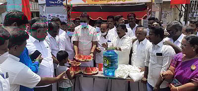 திமுகவினா் தண்ணீா் பந்தல் திறப்பு