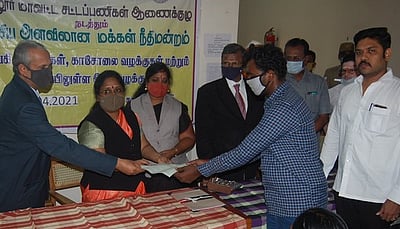 தேசிய மக்கள் நீதிமன்றத்தில் 2,383 வழக்குகளுக்கு தீா்வு