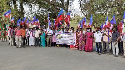 விடுதலைச் சிறுத்தைகள் கட்சியினா் ஆா்ப்பாட்டம்