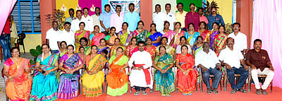 குரும்பூா் புனித லூசியா பள்ளியில் முன்னாள் மாணவா்கள் சந்திப்பு